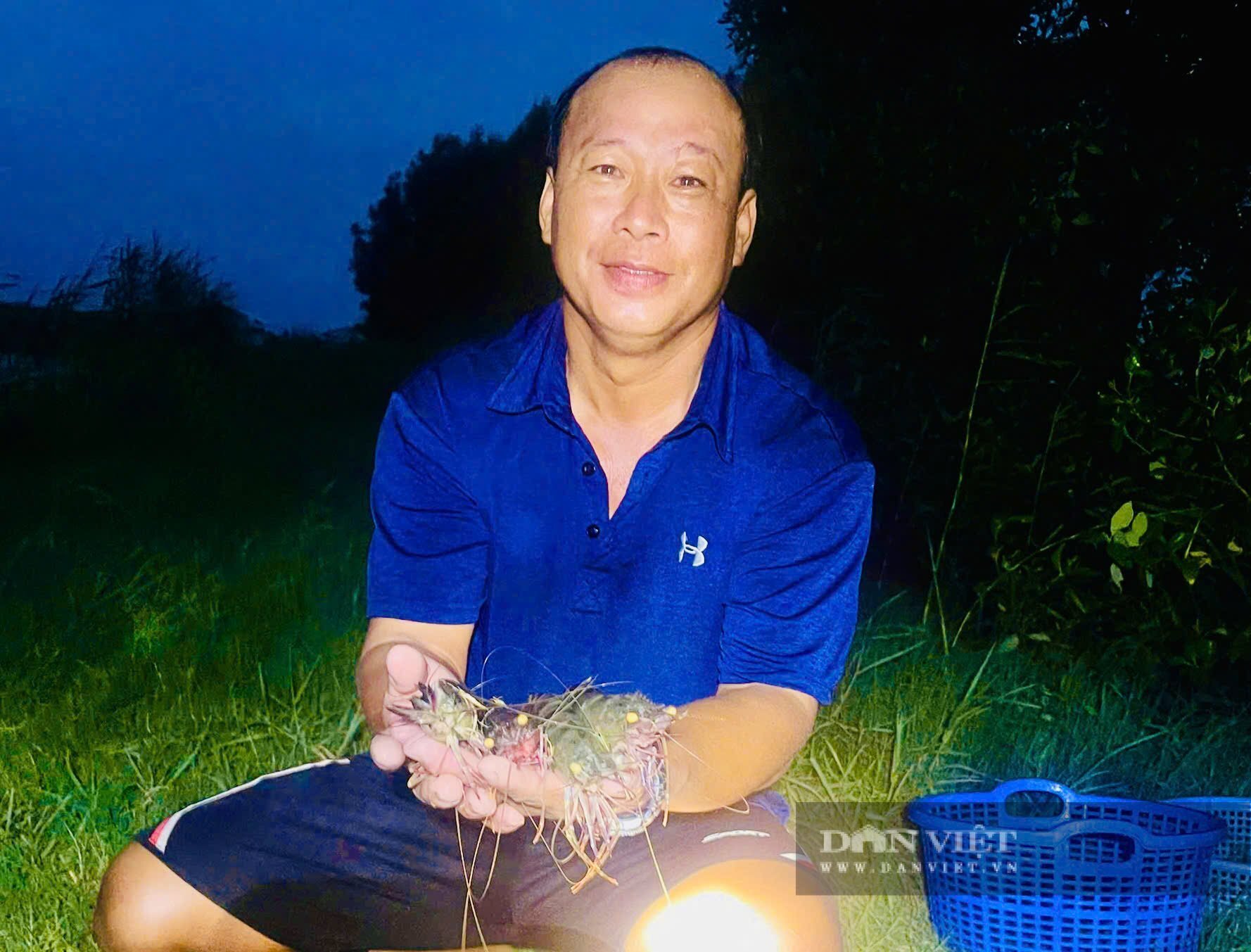 Nuôi tôm trên đất lúa, thầy giáo tiểu học An Giang được đề cử là nông dân sản xuất kinh doanh giỏi